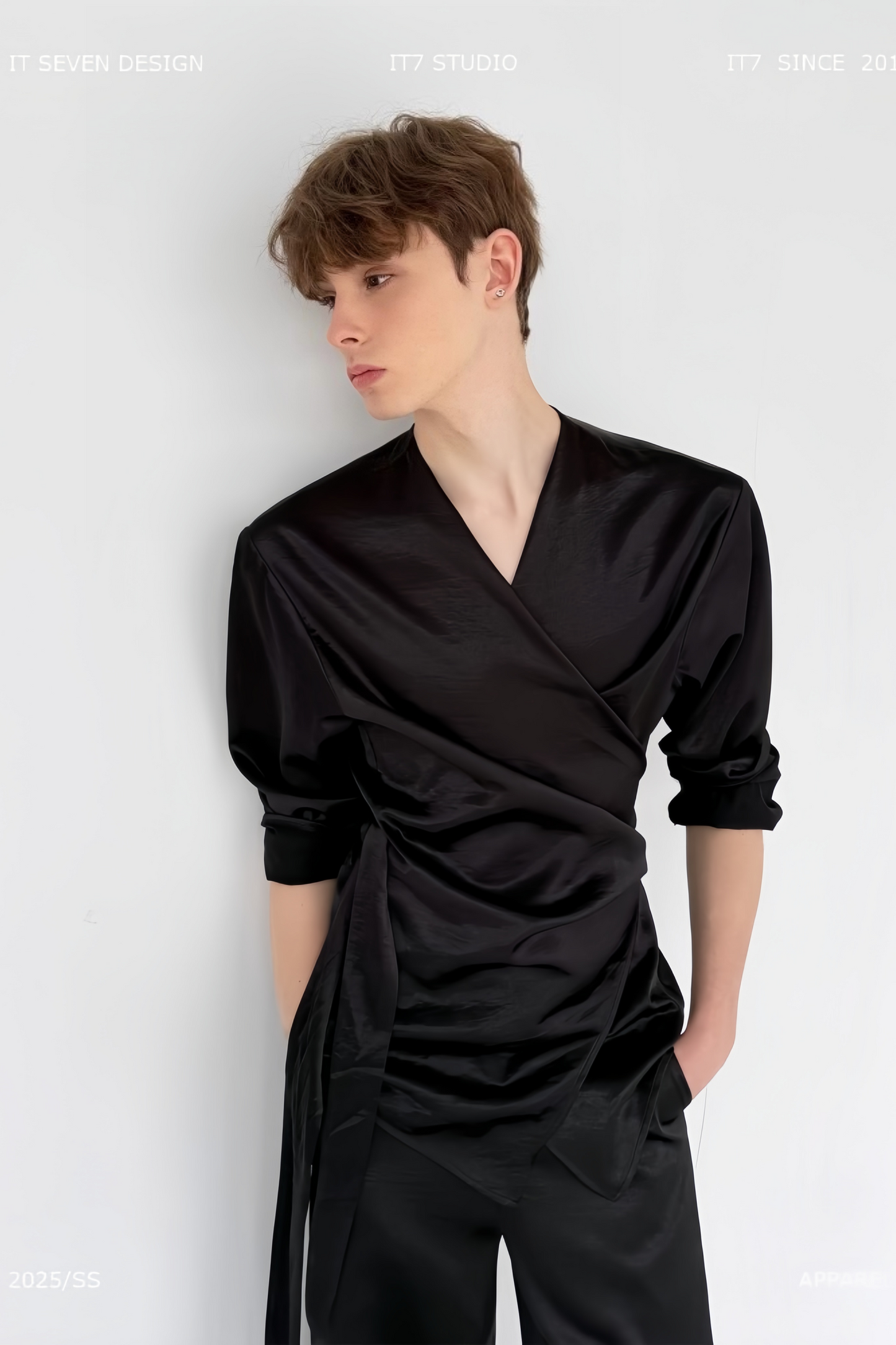 Gaspard black self-tie detail suit