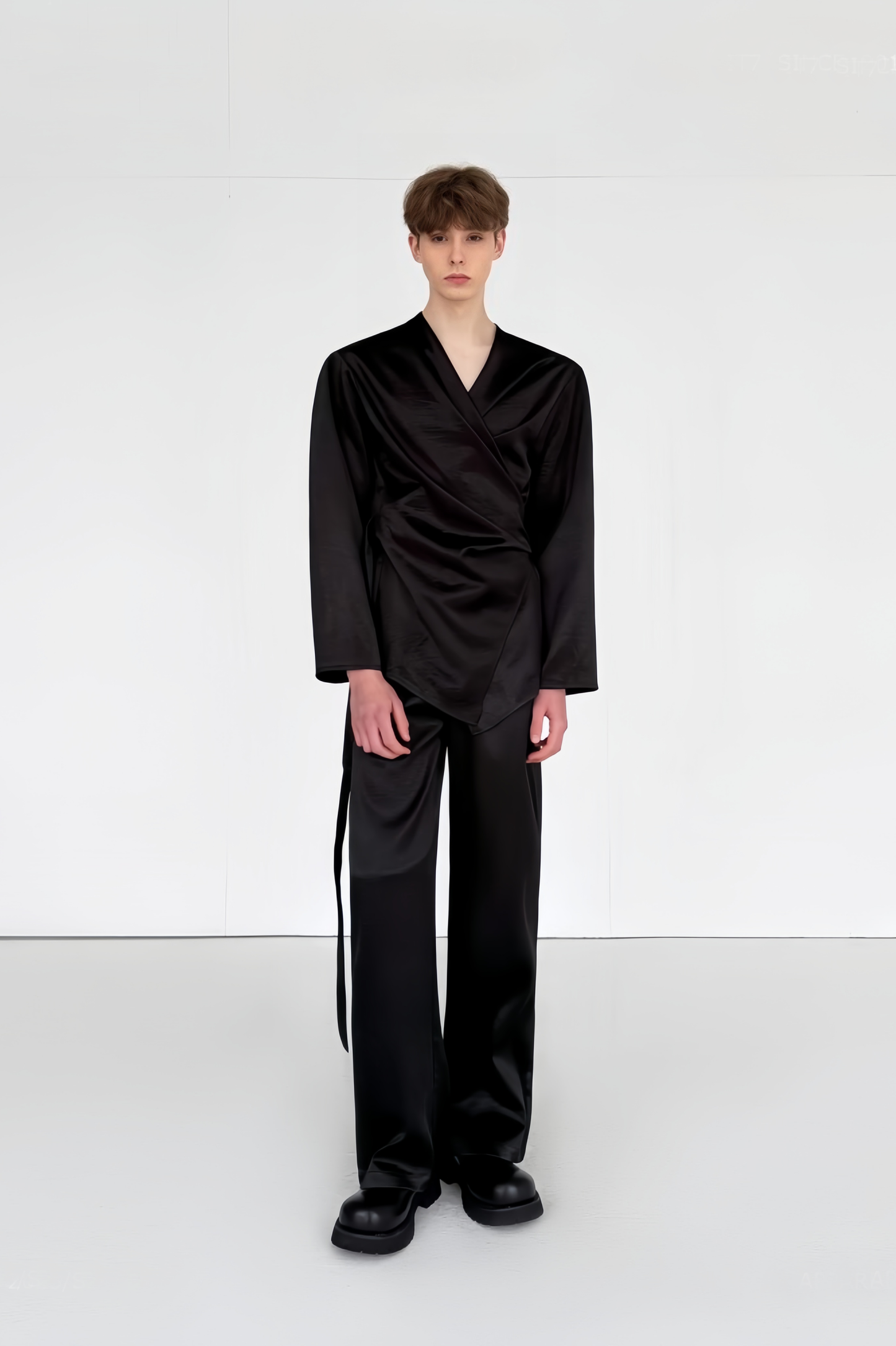 Gaspard black self-tie detail suit