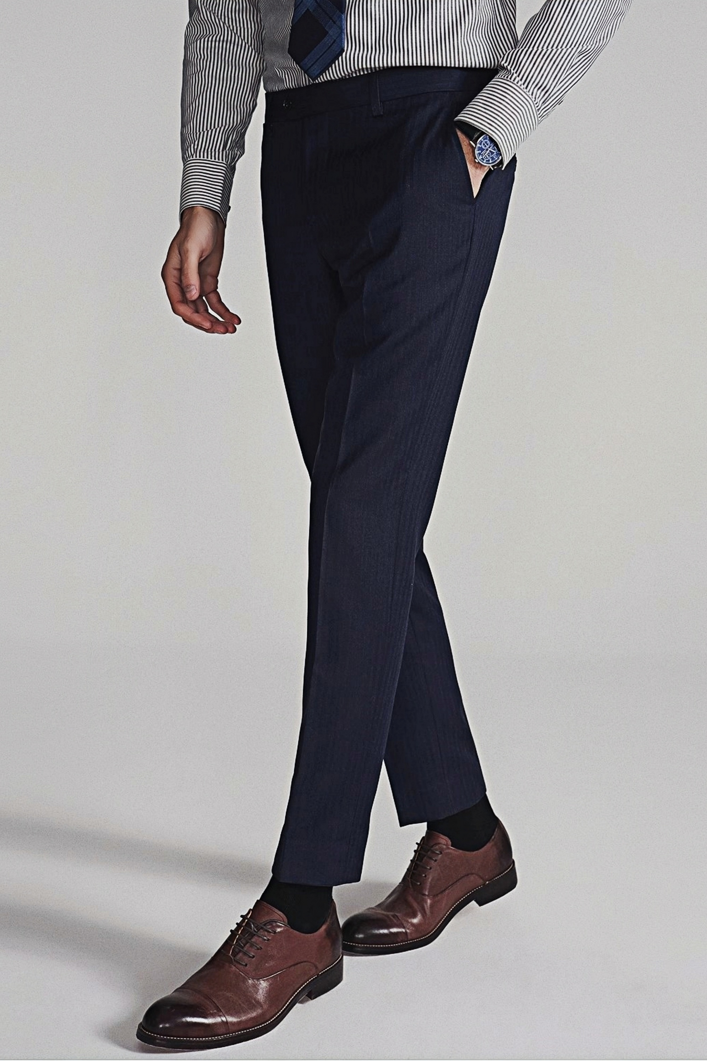 Alaric navy-blue trousers