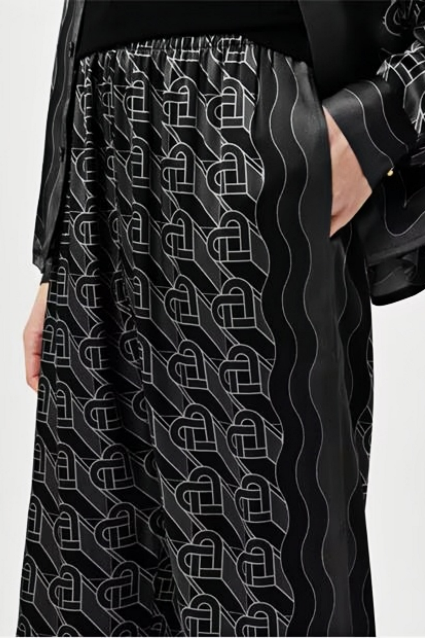 Augustin black graphic short
